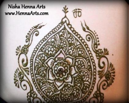 Fresh henna paste applied on the body is brownish green, it is not black